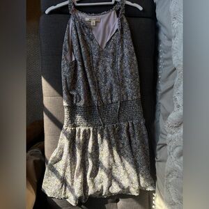 Ditsy floral mini dress with sinch at waist. Gently worn!